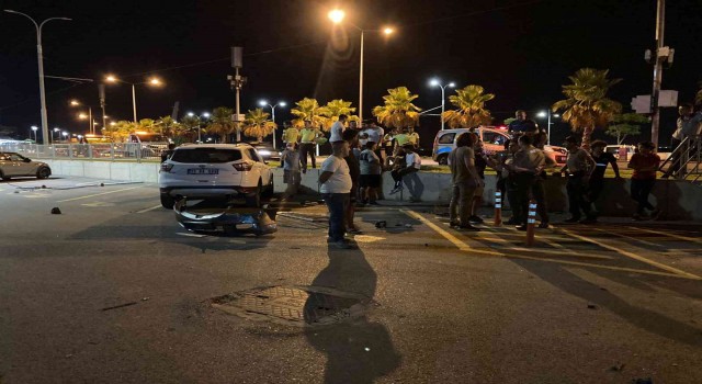 İzmirde hızını alamayan araç takla attı: 2 yaralı
