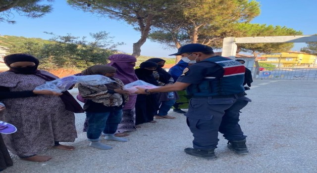 İzmirde jandarma ekipleri 447 göçmen yakaladı