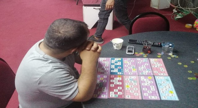 İzmirde kahvehaneye kumar baskınında ceza yağdı