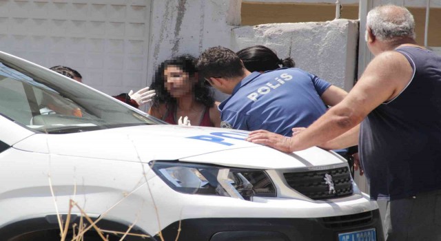 İzmirde kocası tarafından bıçakla rehin alınan kadın kurtarıldı