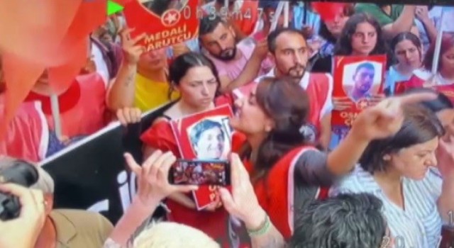 İzmirdeki Suruç anmasında olay çıktı: 4 polis yaralı