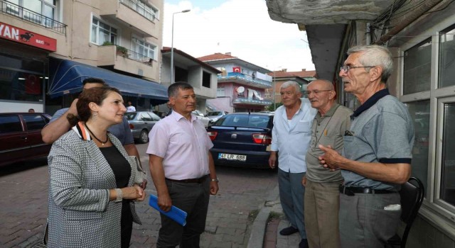 İzmit Belediyesi heyeti, vatandaşların taleplerini dinledi