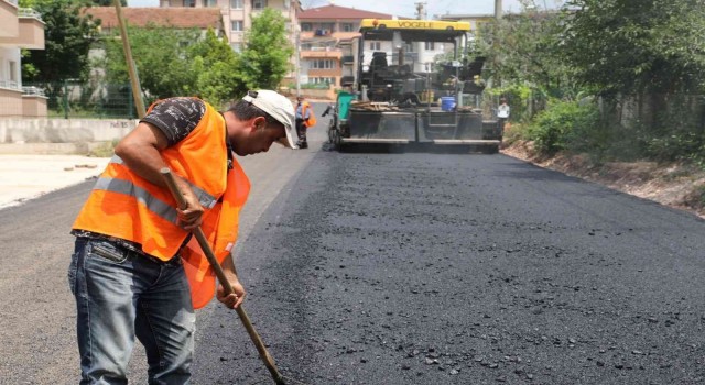 İzmit Belediyesi, üstyapı çalışmalarını sürdürüyor