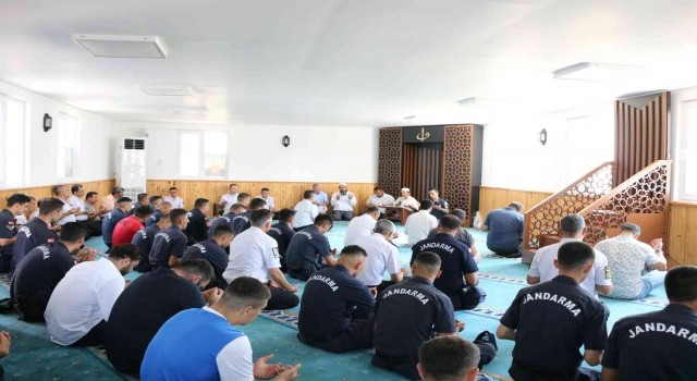 Jandarma 15 Temmuz şehitleri için mevlid okuttu