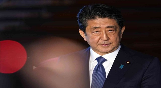 Japonyada eski başbakan Abe silahlı saldırıya uğradı, durumu ağır