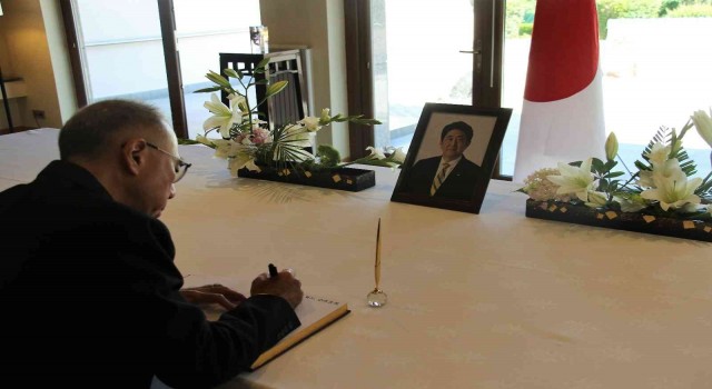 Japonyanın Ankara Büyükelçiliği, suikasta kurban giden eski Başbakan Abe için taziye defteri açtı
