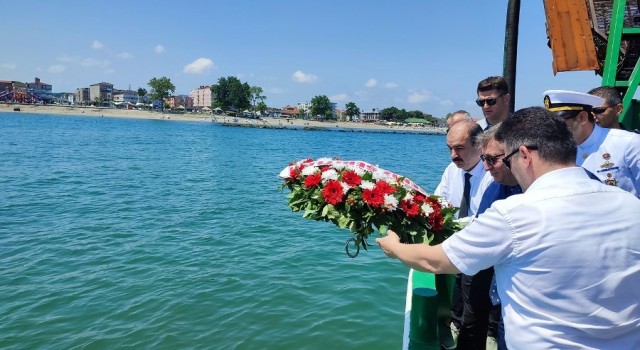 Kabotaj Bayramı kutlamasında korku dolu anlar, protokol teknesi restorana çarptı