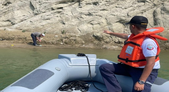 Kaçak balık avcıları jandarmaya yakalandı