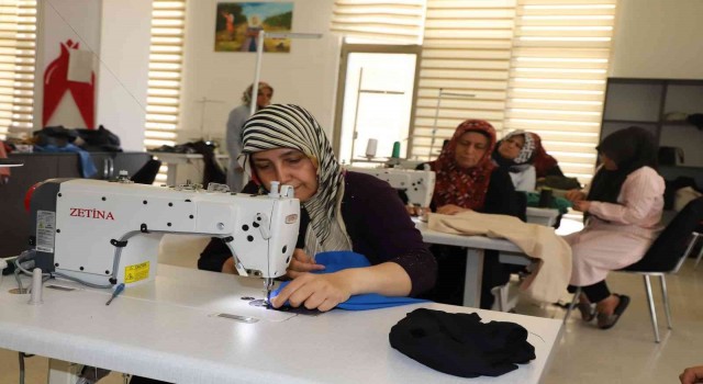 Kadınlar kültür merkezinde meslek ediniyor