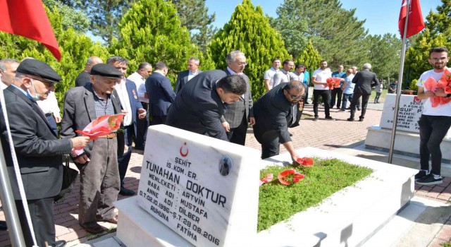 Kahramankazanda şehitler mezarları başında anıldı