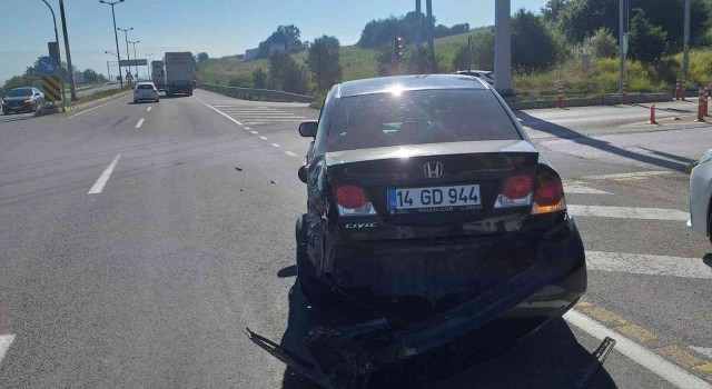 Kamyonun arkadan çarptığı otomobildeki 3 kişi yaralandı