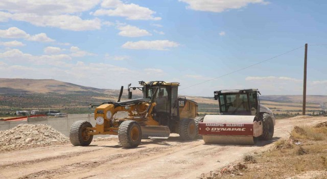 Karaköprüde yeni yol çalışmaları aralıksız sürüyor