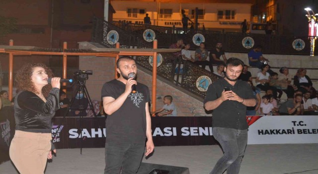 Karaoke sahnesi Hakkari gecelerine renk kattı