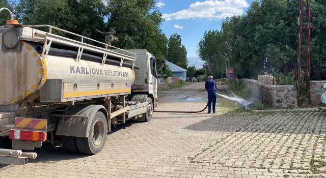 Karlıovada cadde ve sokaklar temizleniyor