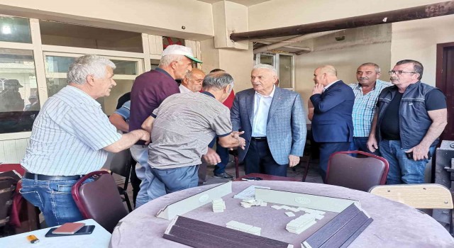 Karşılarında gördükleri eski başbakandan, itfaiye aracı ve doğalgaz istediler