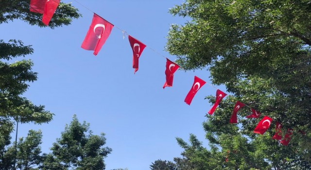 Karsta caddeler Türk Bayrağı ile donatıldı