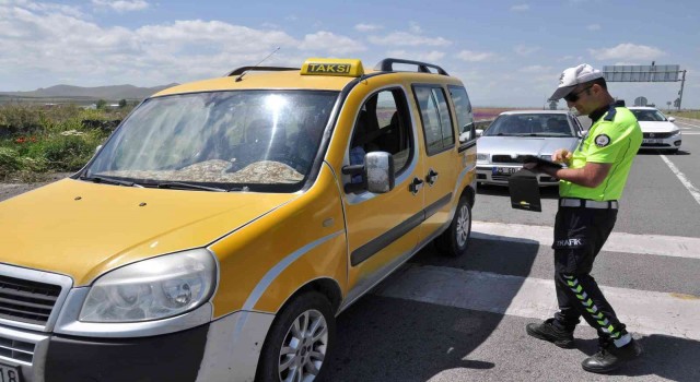 Karsta polisten droneli bayram uygulaması