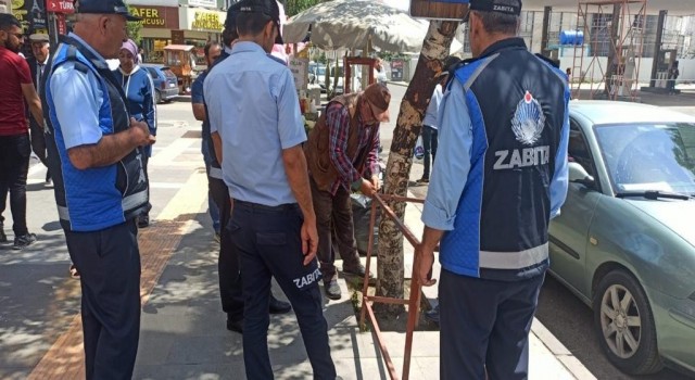 Karsta zabıtadan kaldırım işgali denetimi