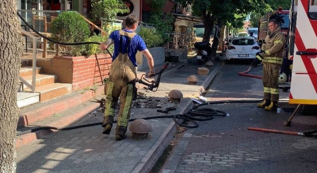 Kartalda iş yerinin çatısı yandı, kısa süreli panik yaşandı