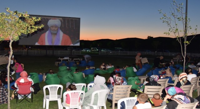 Kartepeliler Cüneyt Arkını filmiyle andı