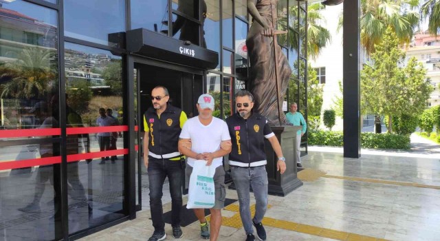 Kasten öldürme suçundan aranan firari Alanyada yakalandı
