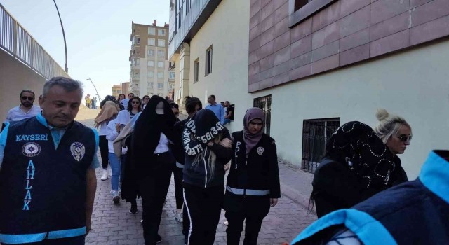 Kataloglarla fuhuş yaptıran çeteye operasyon: 27 Gözaltı