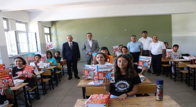 Kayapınar Belediyesinden eğitime 5 bin kaynak kitap desteği