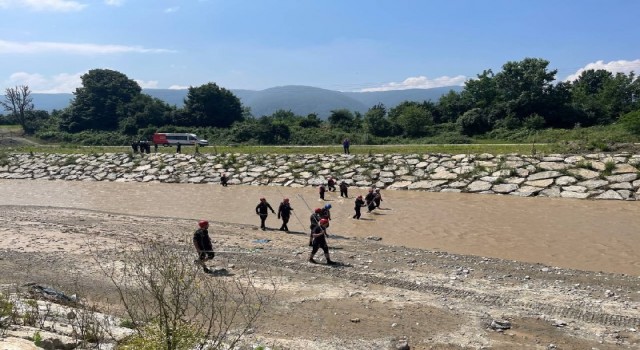 Kayıp kepçe operatörünü arama çalışmaları sürüyor