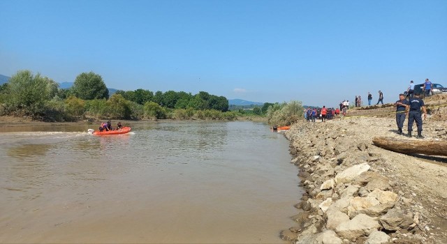 Kayıp kepçe operatörünün cesedine ulaşıldı