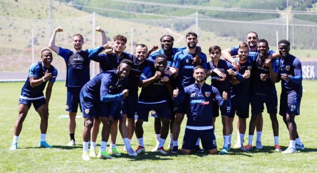 Kayserispor kaptanı İlhan Parlak: Kenetlenirsek büyük başarılara imza atarız