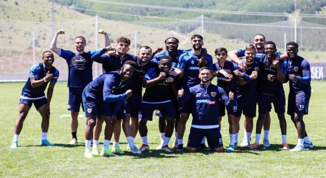 Kayserispor kaptanı İlhan Parlak: Kulübü sıkıntıya itecek transfer yapılmasına karşıyım