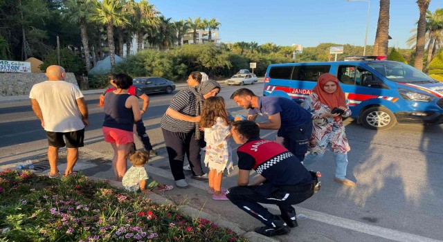 Kaza sonrası korkan çocukları sağlık ekipleri sakinleştirdi