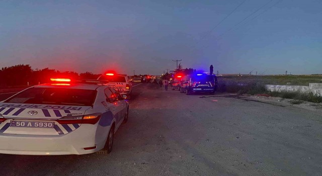 Kaza yapan kamyonet karşı yönden gelen otomobille kafa kafaya çarpıştı: 4ü ağır 5 yaralı