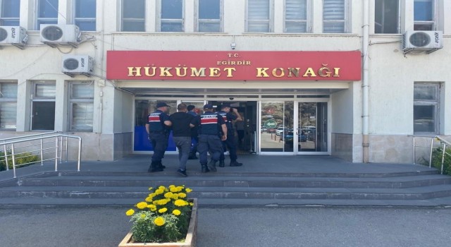 Kendisini jandarma personeli olarak tanıtıp 7 vatandaşı 1 milyon TLye yakın dolandırdı