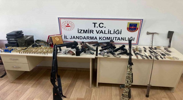 Kendisini polis olarak tanıtıp, silah ticareti yapan şüpheli yakalandı