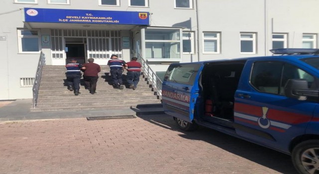Kesinleşmiş cezası olan 2 şahıs jandarmadan kaçamadı