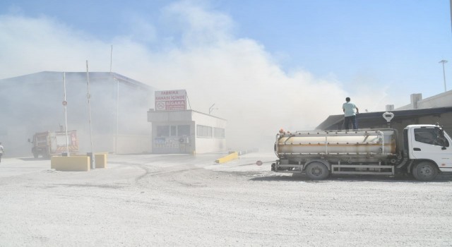 Kipaş Kağıt Fabrikasındaki yangına müdahale sürüyor