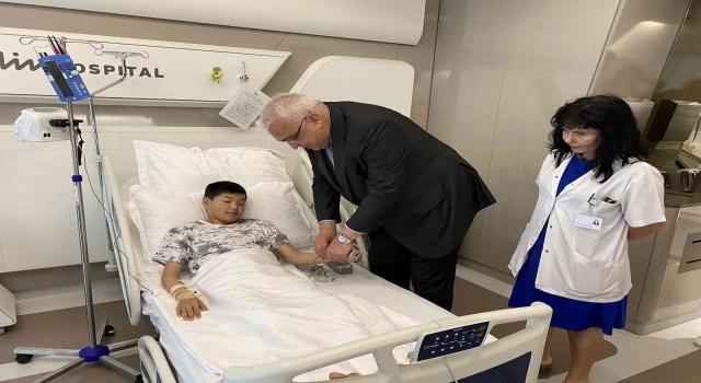 Kırgızistana sempozyum için giden Türk hekim, kalp hastası çocuğa şifa oldu