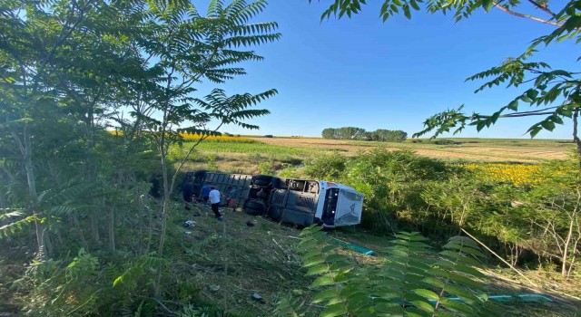 Kırklarelindeki kazada ilk belirlemelere göre 6 kişi hayatını kaybetti, 25 kişi yaralandı