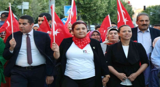 Kırşehirliler, 15 Temmuzun yıl dönümünde Cacabey Meydanını doldurdu