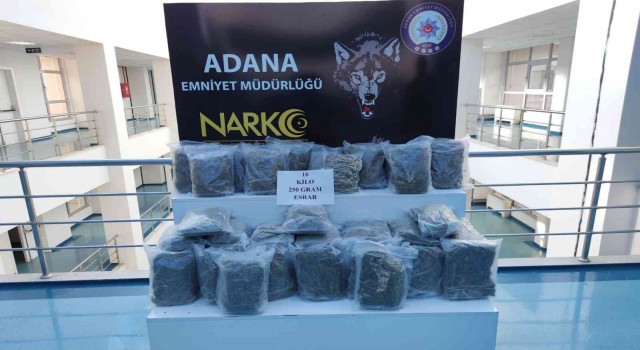 Klima motor kapağının içinde 16 kilo 250 gram esrar ele geçirildi