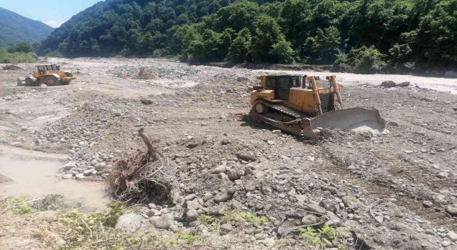 Kocaeli Büyükşehir Belediyesi ekipleri, Düzcede yaraları sarıyor