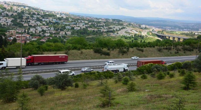 Kocaeli TEM Otoyolunda bayram öncesi trafik akıcı