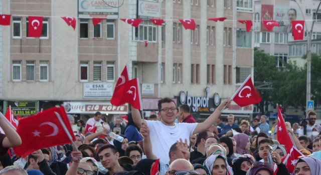 Kocaelide 15 Temmuz Demokrasi ve Milli Birlik Günü programına binlerce kişi katıldı