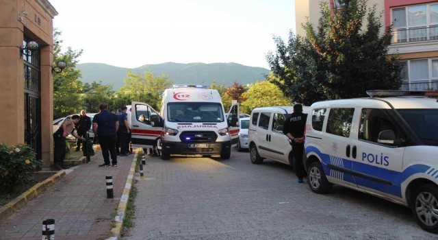 Kocaelide 17 yaşındaki genç evde tabancayla vurulmuş halde bulundu