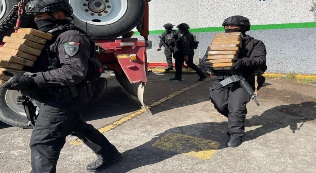 Kolombiyadan Los Angelesa götürülmek üzere yüklenen 1,6 tondan fazla kokain, Mexico Cityde yakalandı