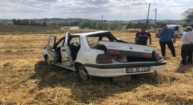 Kontrolden çıkan otomobil tarlaya uçtu: 4 yaralı