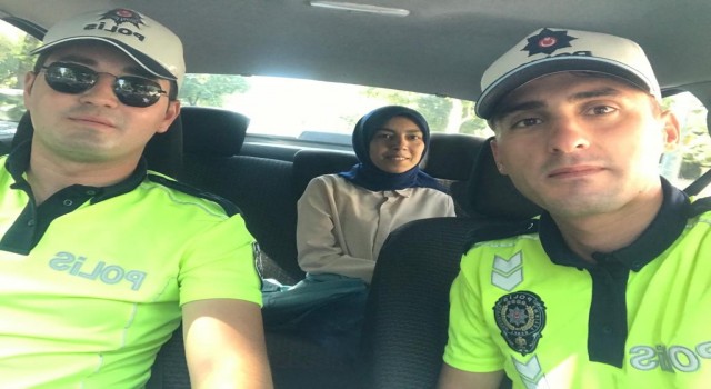 Konya polisi KPSSye geç kalan adayların yardımına koştu