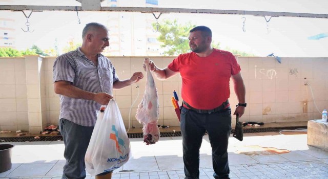 Konyaaltında kurbanlar uzman kasaplara emanet