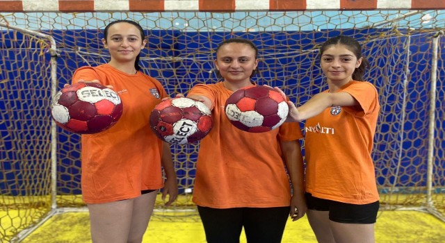 Konyaaltından üç oyuncuya milli davet